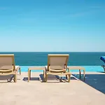 Royale Sundance 218 Infinity Pool & Mamaia Nord Apartment *