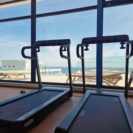 Royale Sundance 218 Infinity Pool & Mamaia Nord דירה