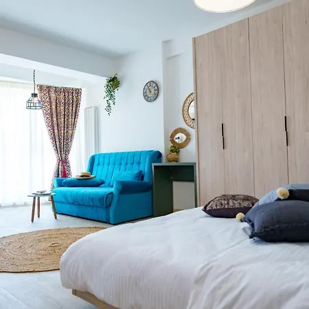 Royale Sundance 218 Infinity Pool & Mamaia Nord