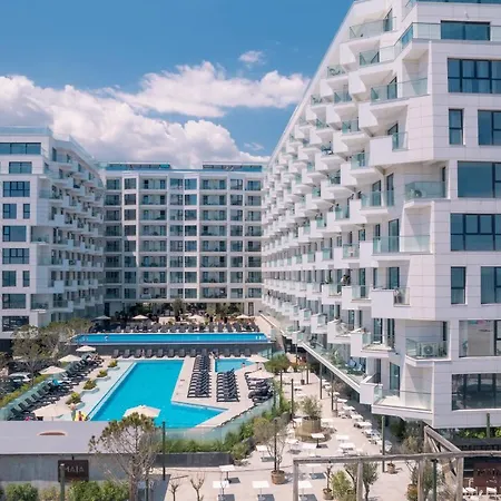 Royale Sundance 218 Infinity Pool & Mamaia Nord Appartement *