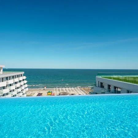 Royale Sundance 218 Infinity Pool & Mamaia Nord *