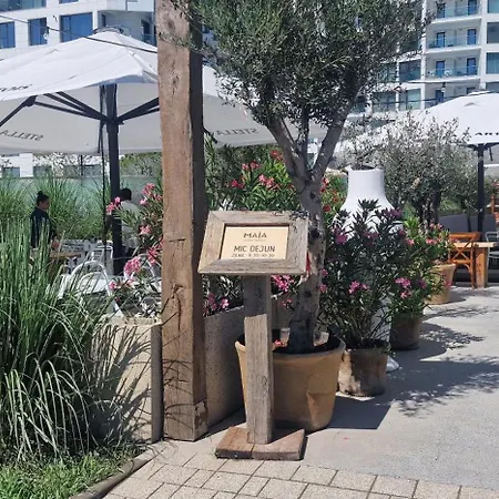 Royale Sundance 218 Infinity Pool & Mamaia Nord * Năvodari