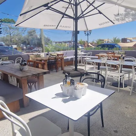 Royale Sundance 218 Infinity Pool & Mamaia Nord Năvodari