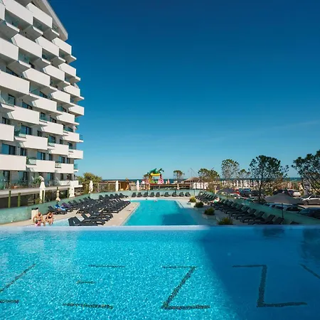 Royale Sundance 218 Infinity Pool & Mamaia Nord Apartament *